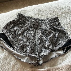 Lululemon hotty hot shorts - black and white floral